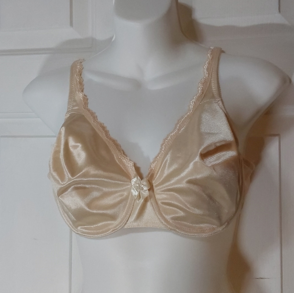 (Pack of 2) 36B Breezies Molded Cup Seamless Cup Bras With Ultimair